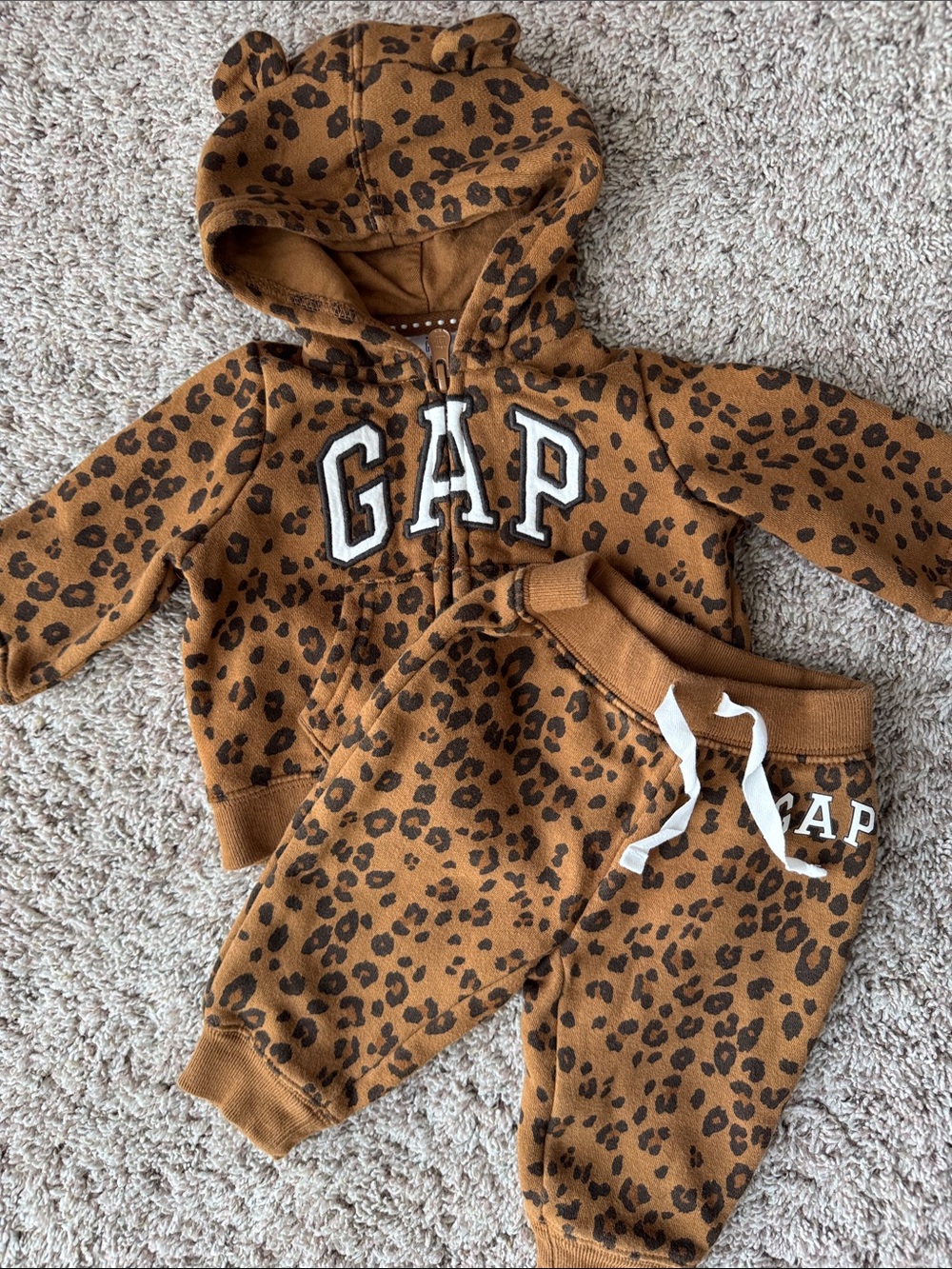 Baby GAP Leopard print set